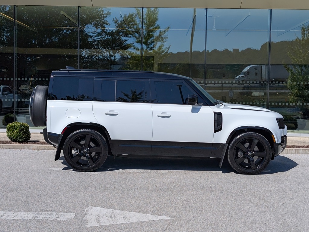 2025 Land Rover Defender 110 X-Dynamic SE photo 7