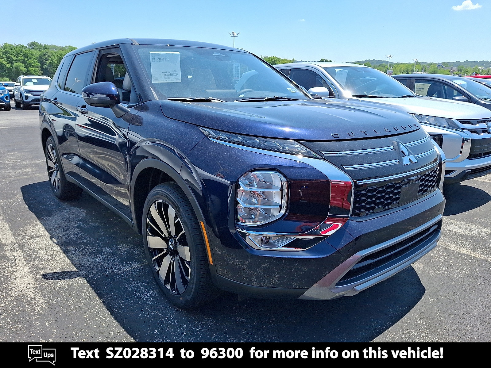 2025 Mitsubishi Outlander SE's photo