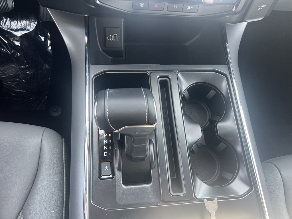 2025 Ford F-150 Lightning photo 12