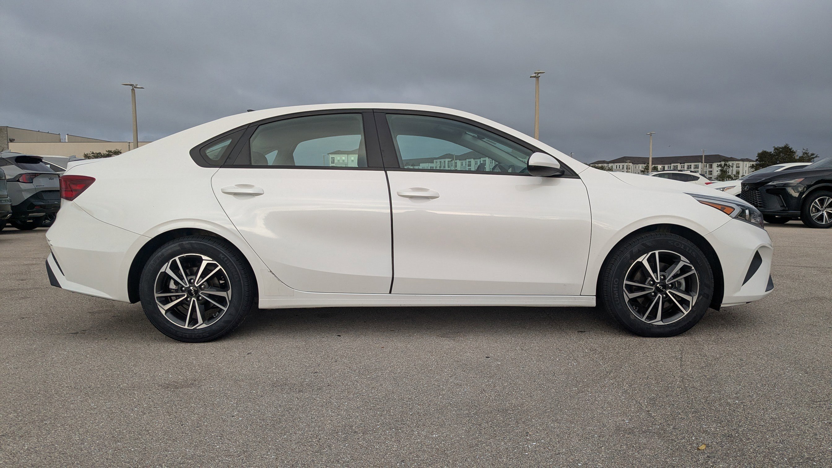 2023 Kia Forte LXS photo 3