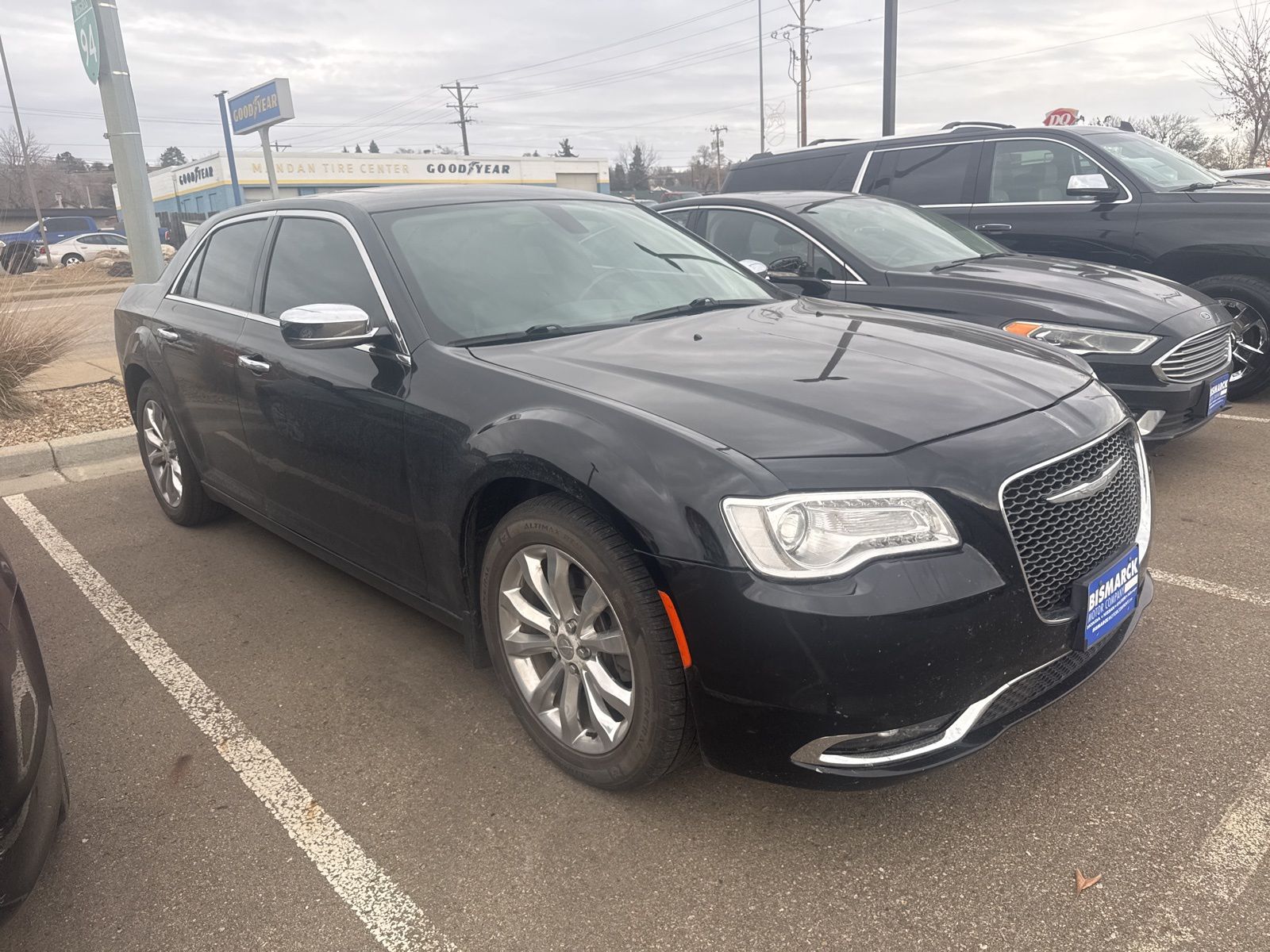 2016 Chrysler 300 C photo 2