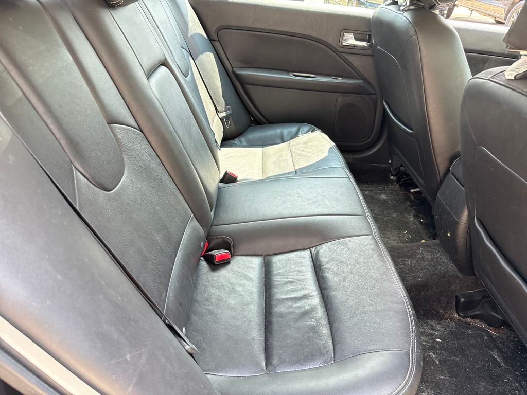 2012 Ford Fusion SEL photo 21