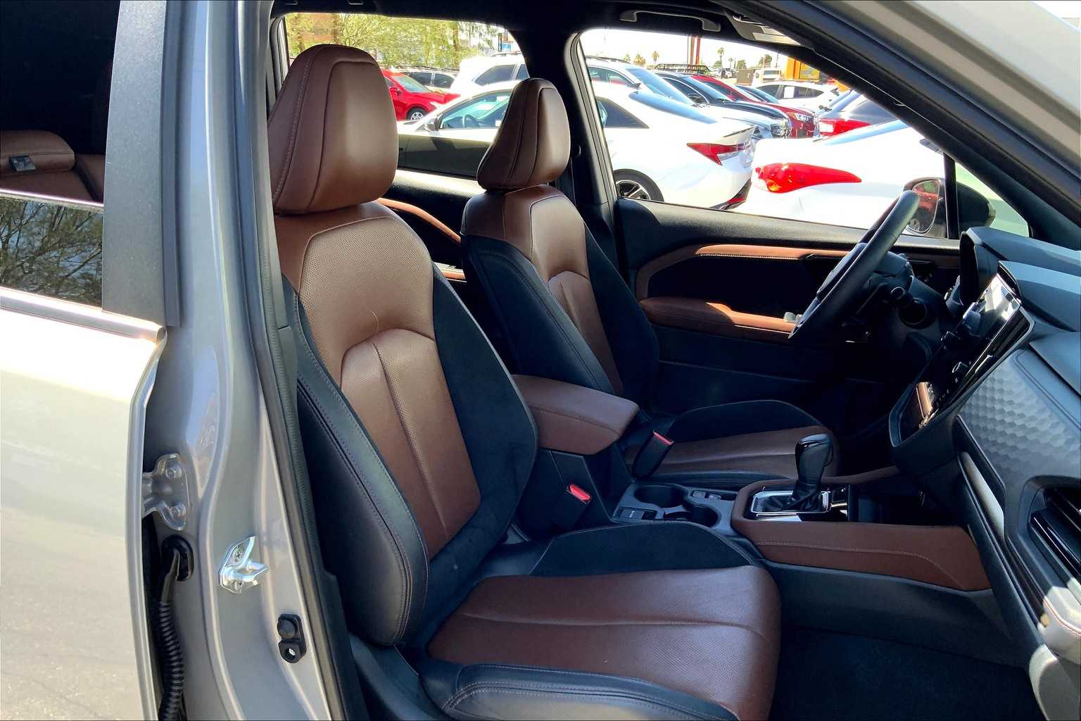 2025 Subaru Forester Touring photo 8