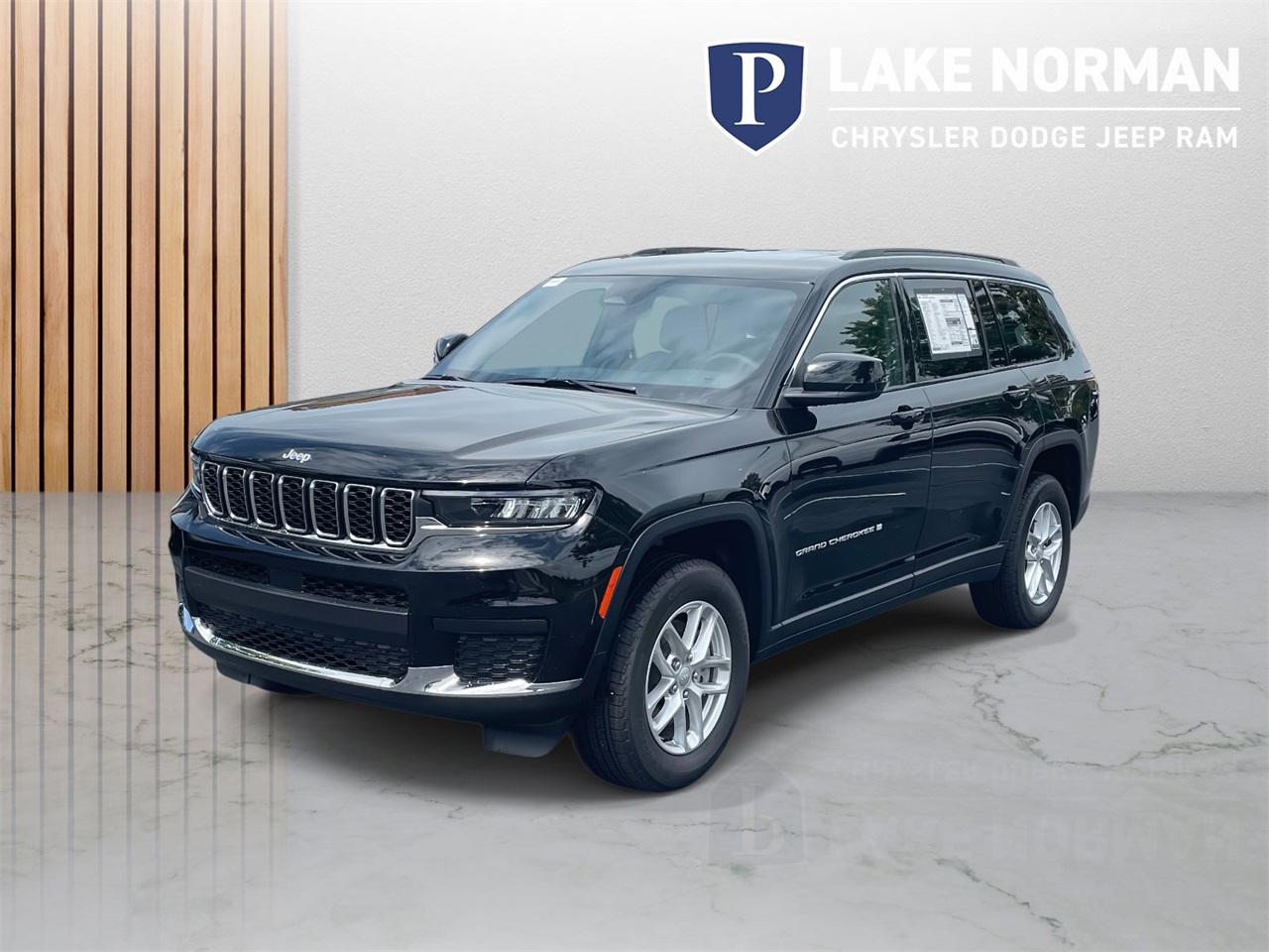 2025 Jeep Grand Cherokee Laredo photo 4