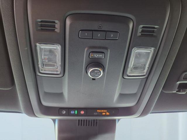 2023 Chevrolet Suburban LT photo 31