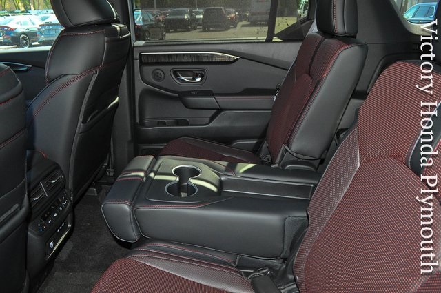 2025 Honda Pilot Black Edition photo 13