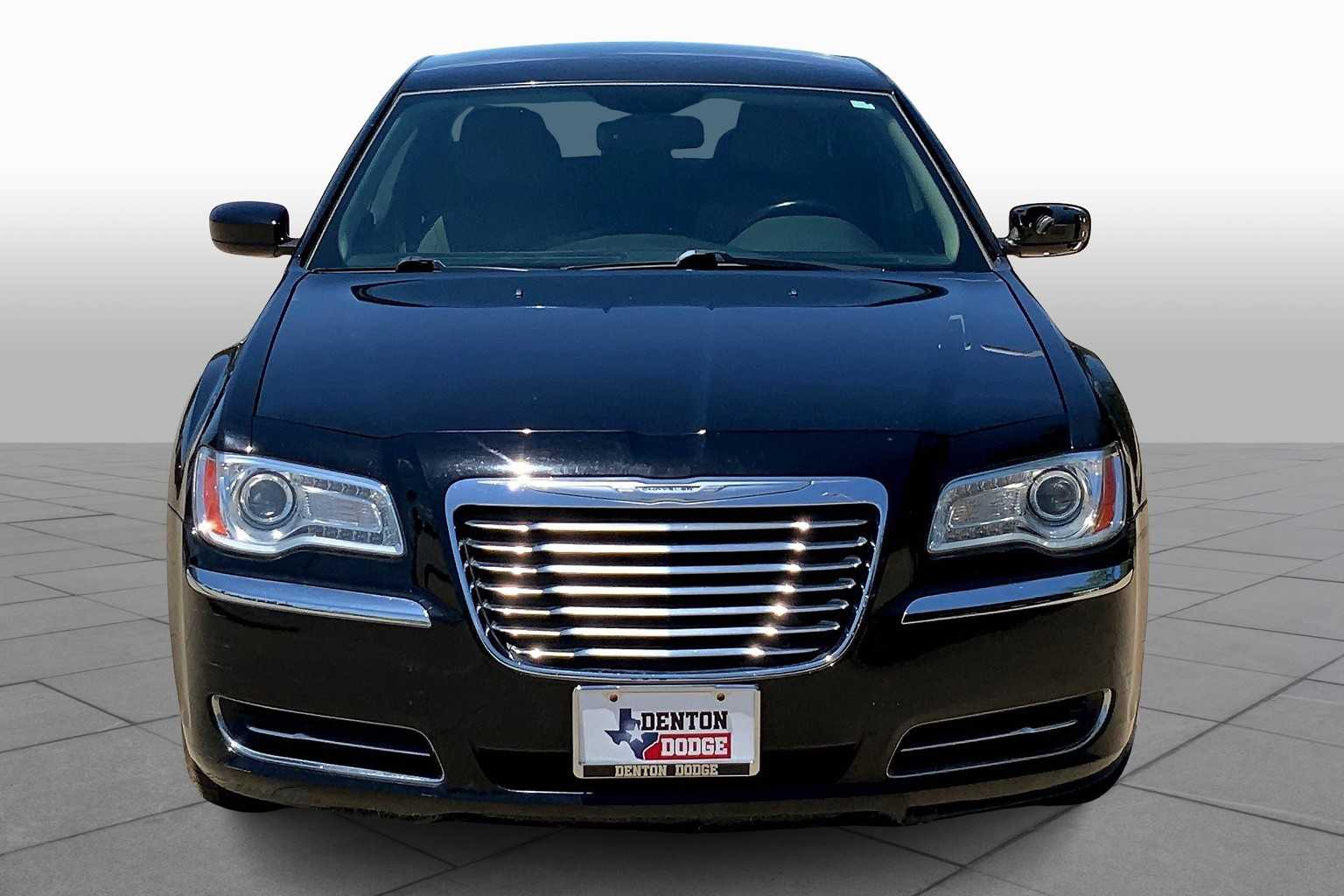 2014 Chrysler 300 photo 3
