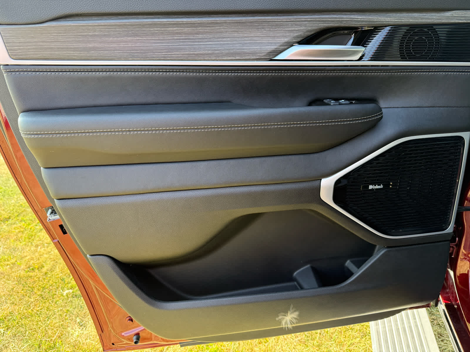 2024 Jeep Wagoneer L Series III photo 17