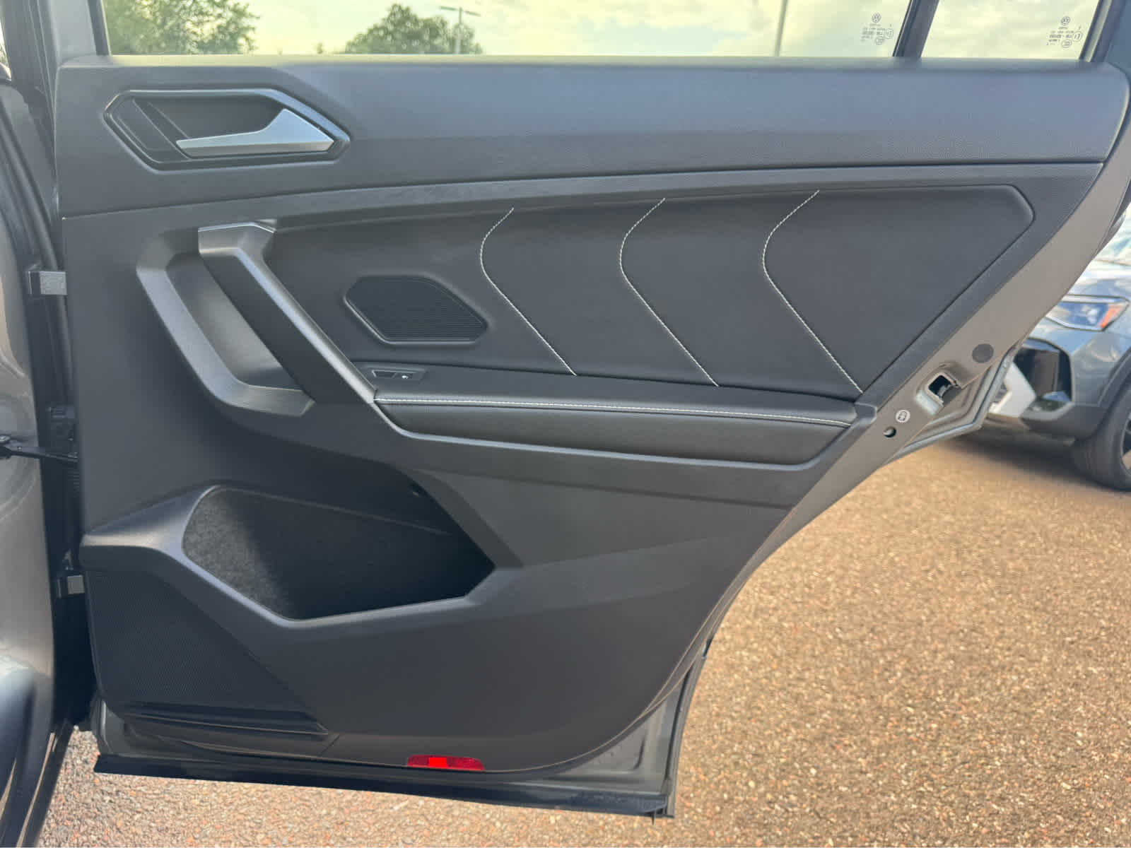 2023 Volkswagen Tiguan SE R-Line Black photo 37