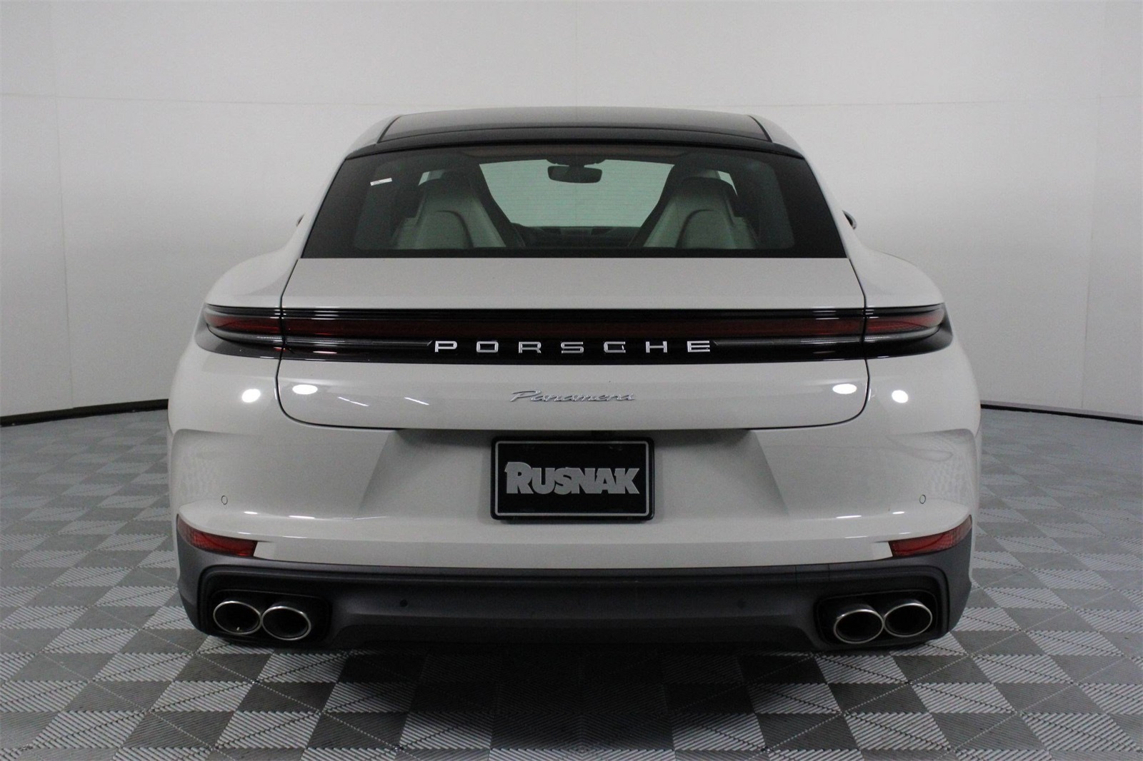 2025 Porsche Panamera 4 photo 6