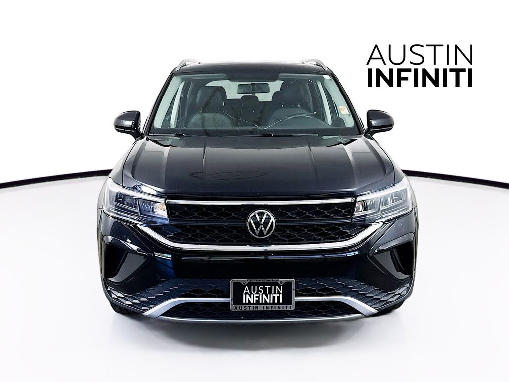 2022 Volkswagen Taos SE photo 2