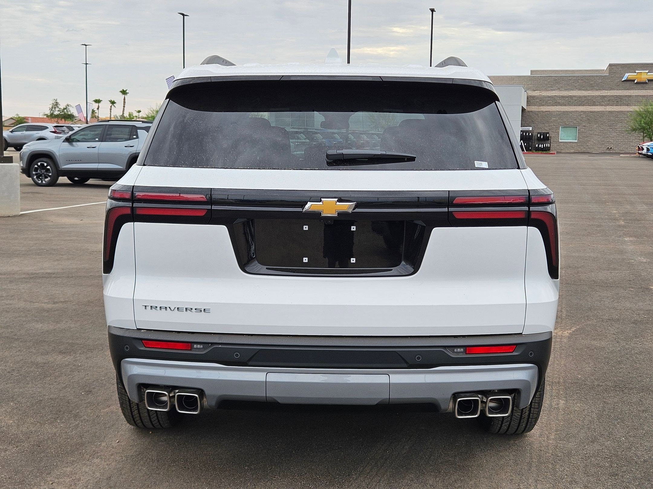 2025 Chevrolet Traverse photo 3