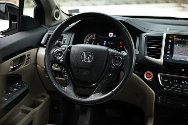 2016 Honda Pilot Touring photo 25
