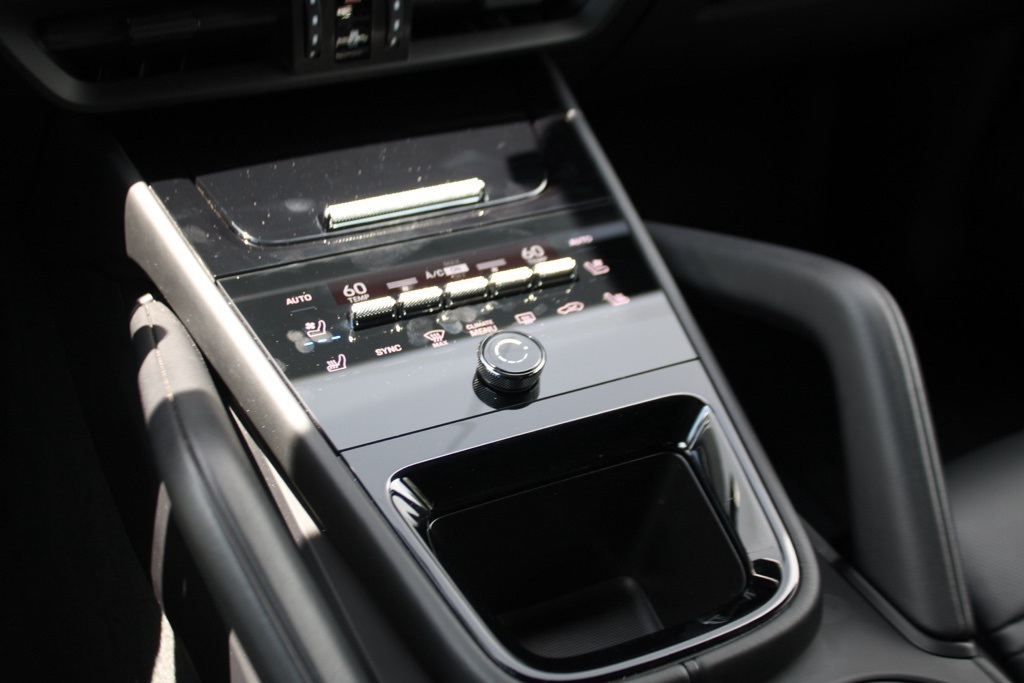 2024 Porsche Cayenne Coupe photo 25