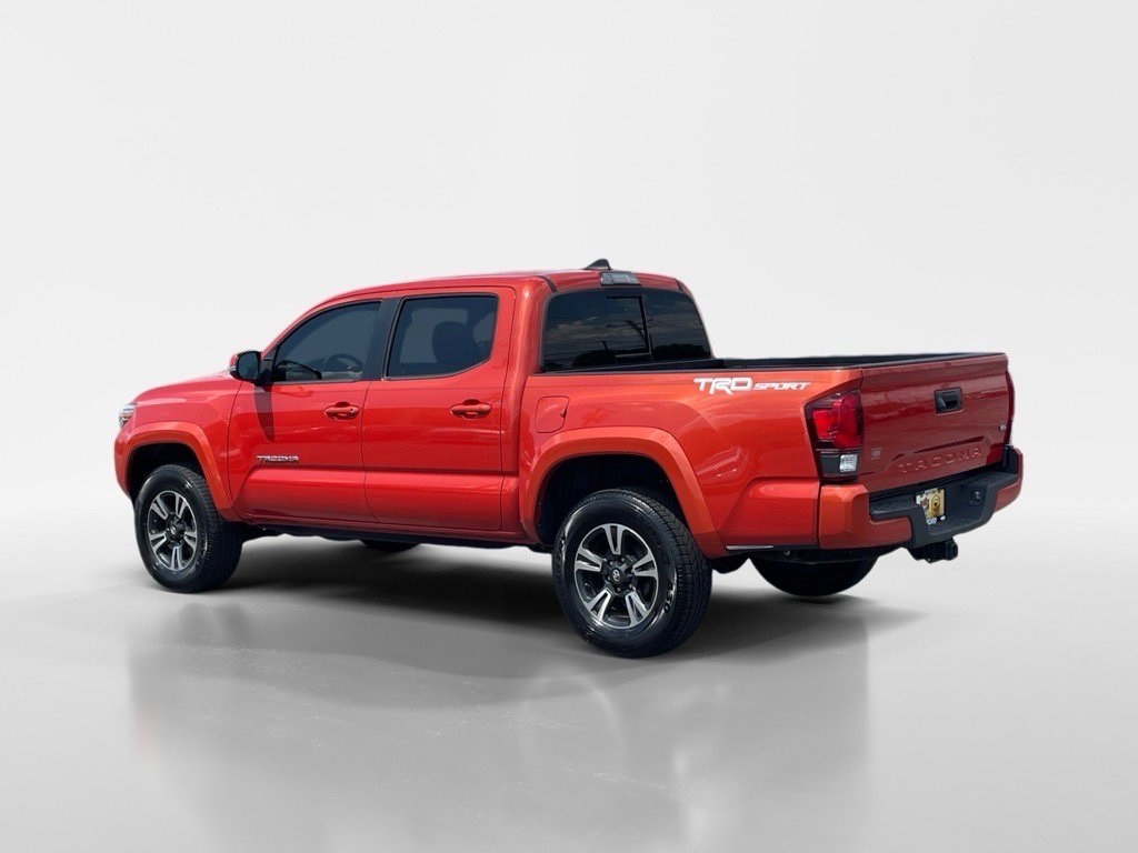 2018 Toyota Tacoma TRD Sport photo 3
