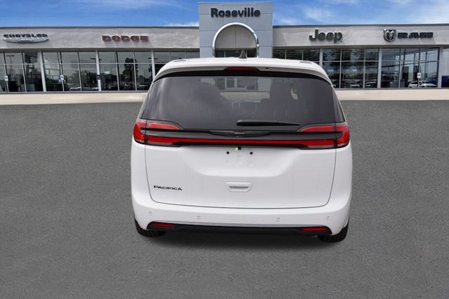 2026 Chrysler Pacifica photo 4