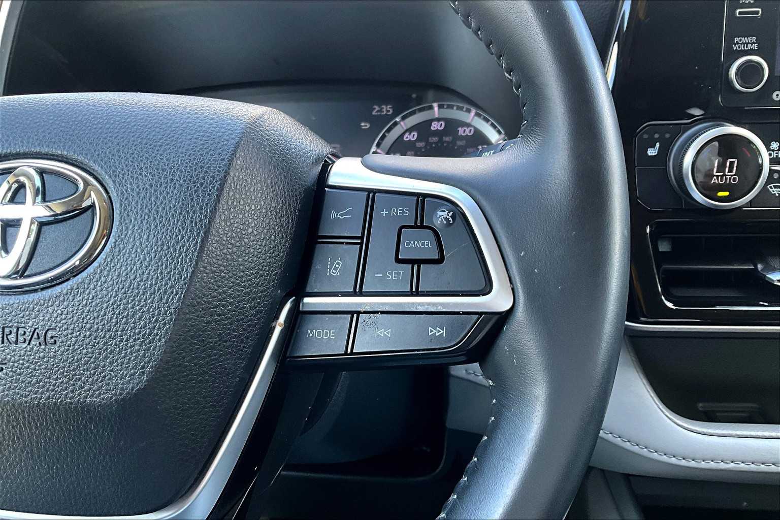 2022 Toyota Highlander XLE photo 24