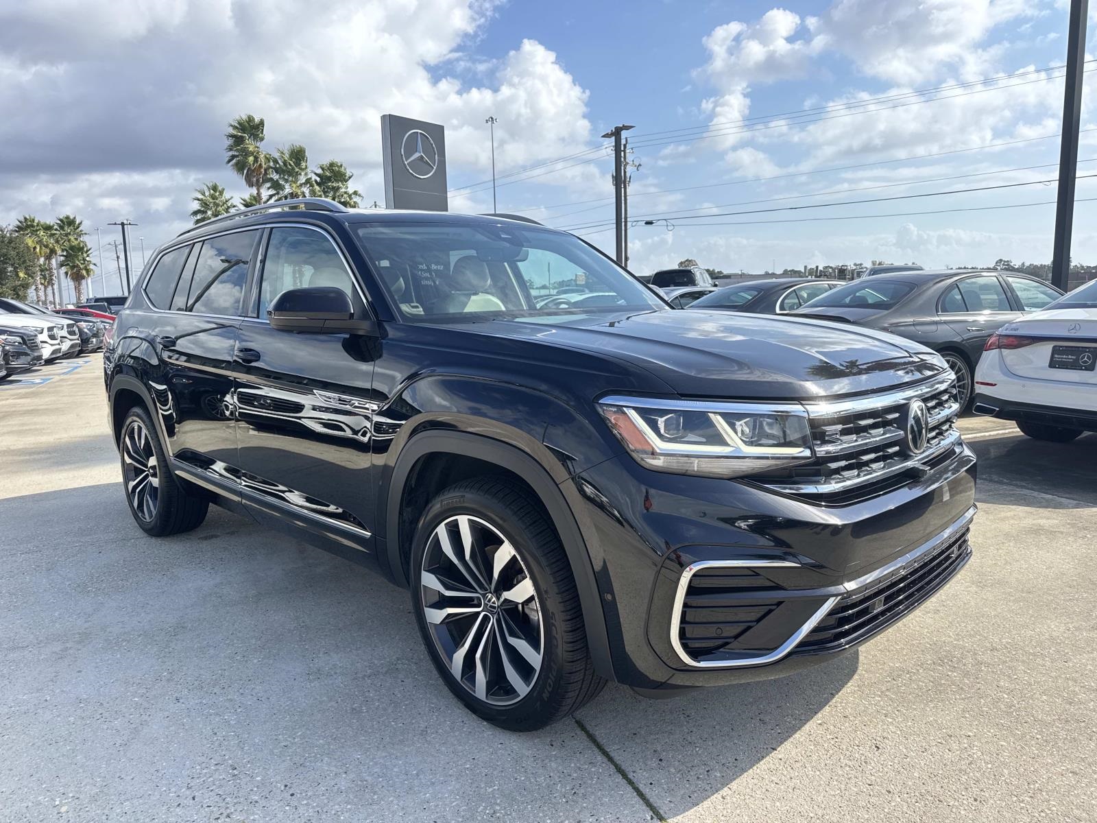 2022 Volkswagen Atlas V6 SEL Premium R-Line photo 2