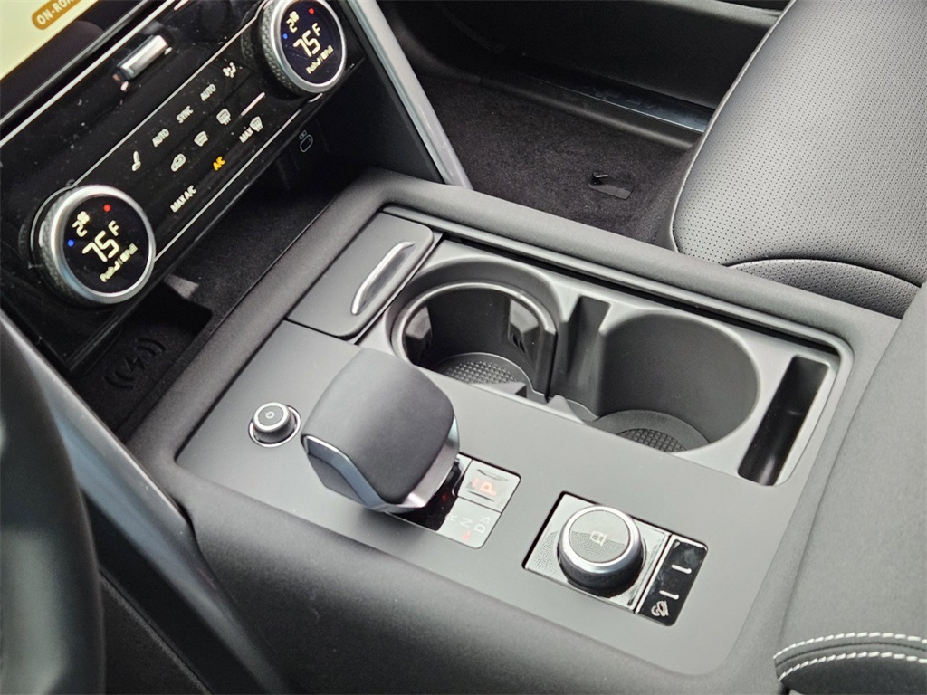 2025 Land Rover Discovery SE photo 18