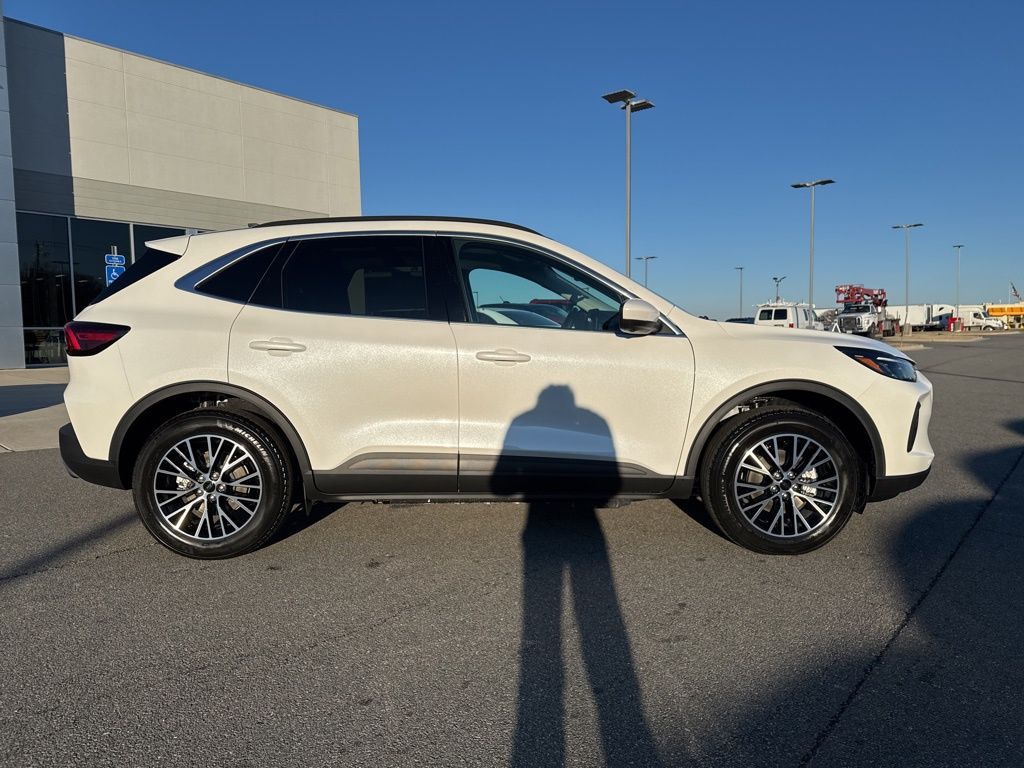 2025 Ford Escape Plug-In Hybrid photo 2