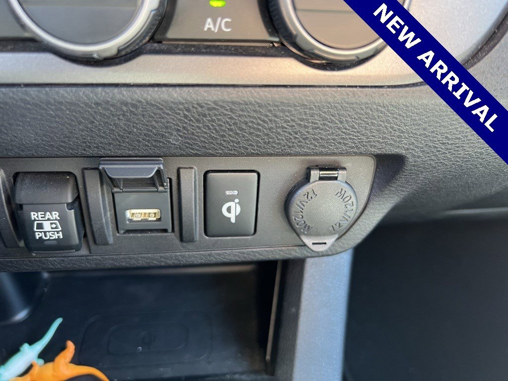 2022 Toyota Tacoma V6 photo 14