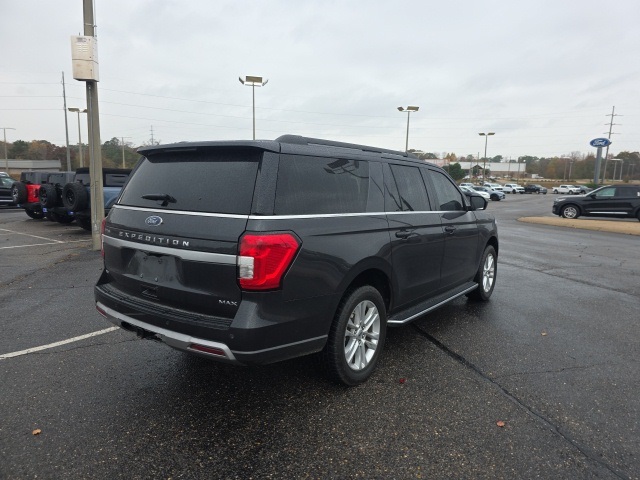 2022 Ford Expedition MAX XLT photo 3