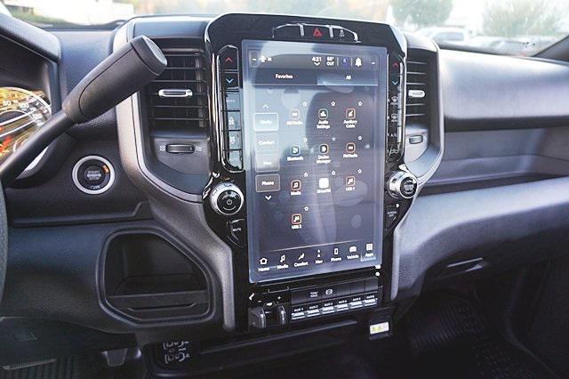 New 2023 Bright White Clear-Coat Exterior Paint RAM TRADESMAN Chassis Cab image 29