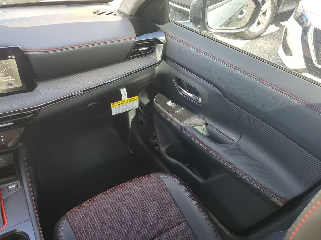 2025 Nissan Kicks SR photo 15
