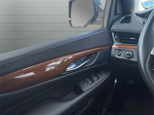 2017 Cadillac Escalade Luxury photo 30