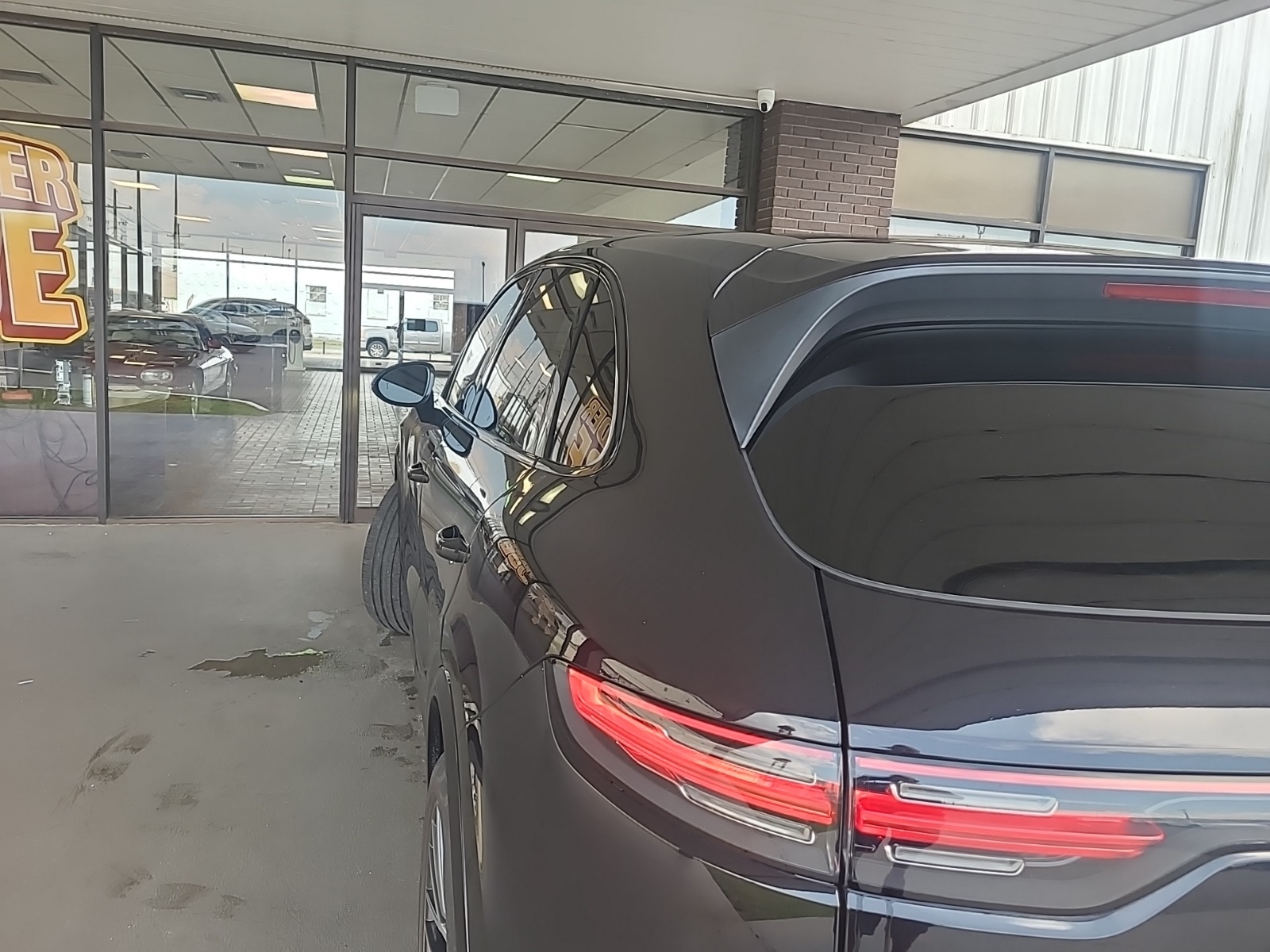 2019 Porsche Cayenne S photo 2