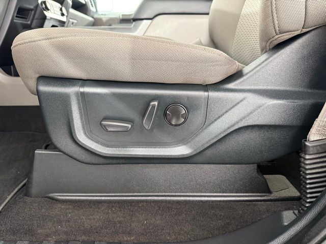 2020 Ford F-150 XLT photo 32