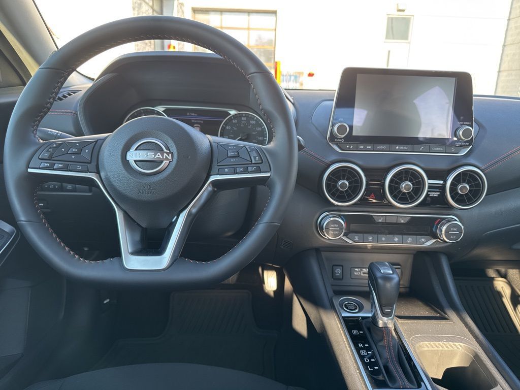2025 Nissan Sentra SR photo 3