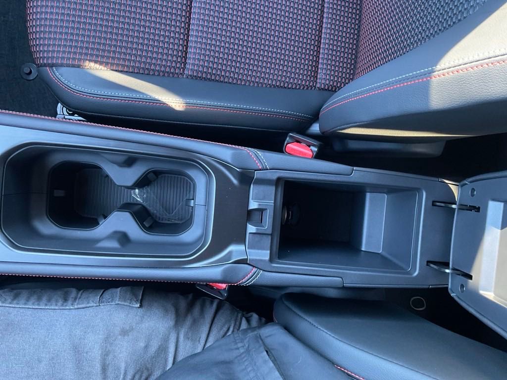 2025 Nissan Kicks SR photo 22
