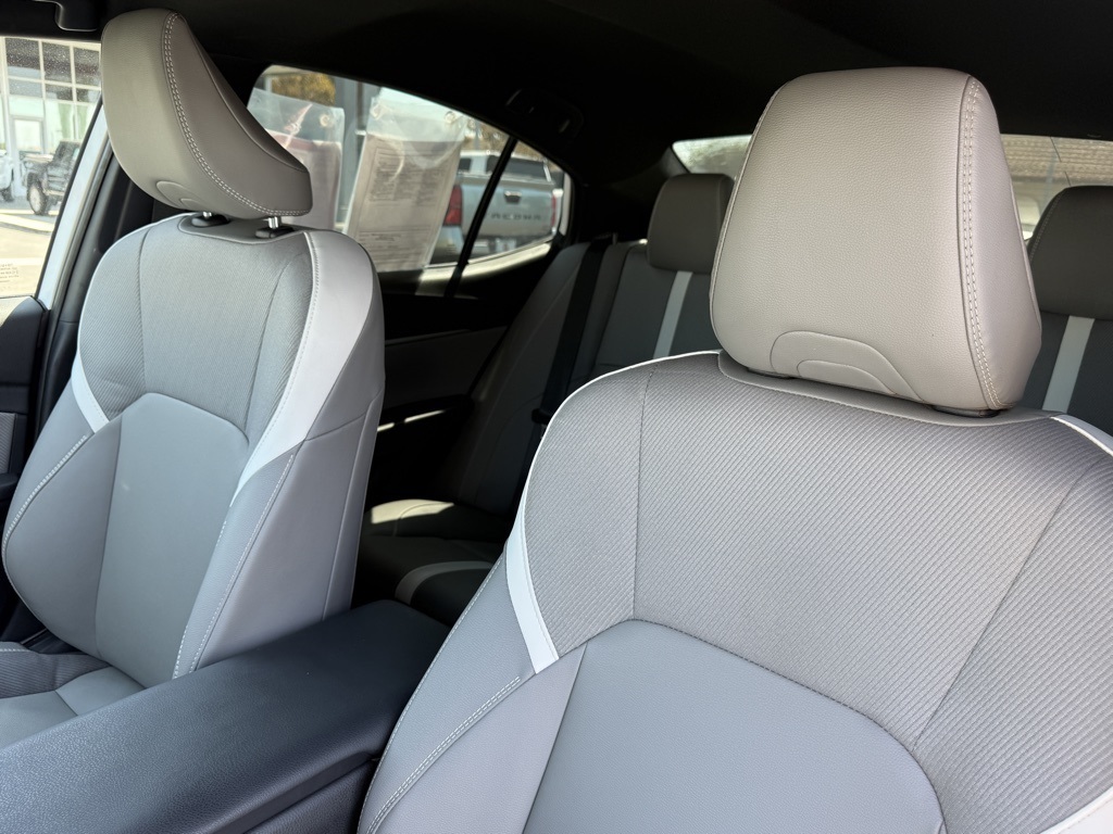 2025 Toyota Camry SE photo 18