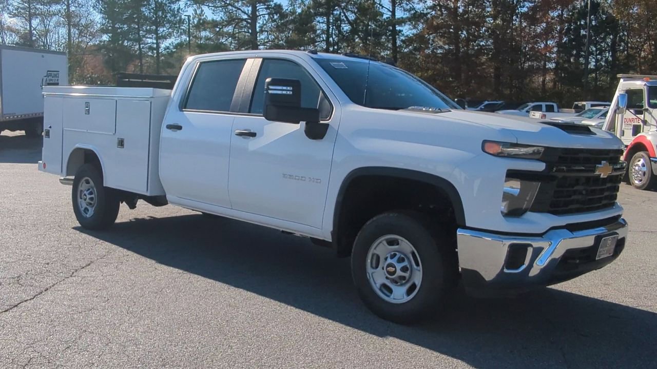 2024 Chevrolet Silverado 2500HD photo 2