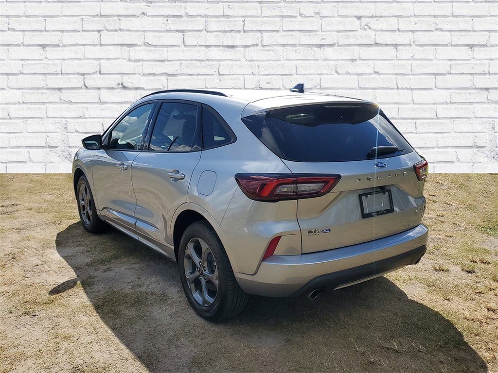 2023 Ford Escape ST-Line photo 2
