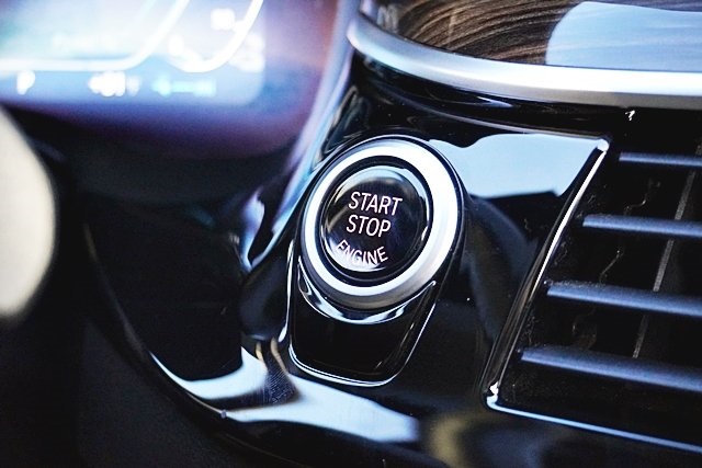 Used 2023 White BMW 530e iPerformance image 30