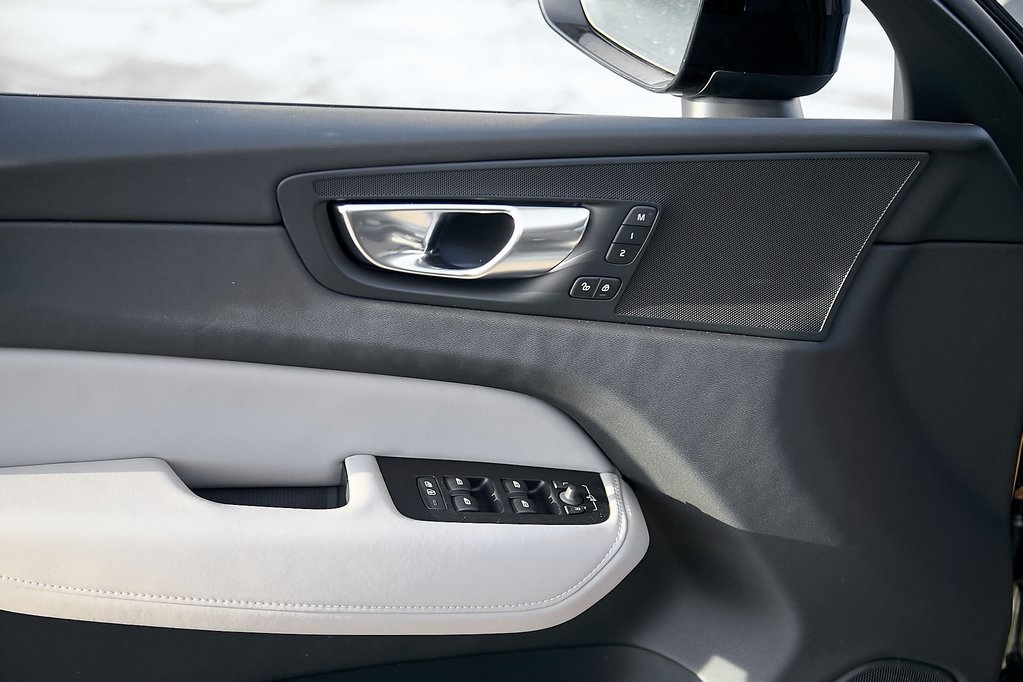 2026 VOLVO XC60 - Image 10