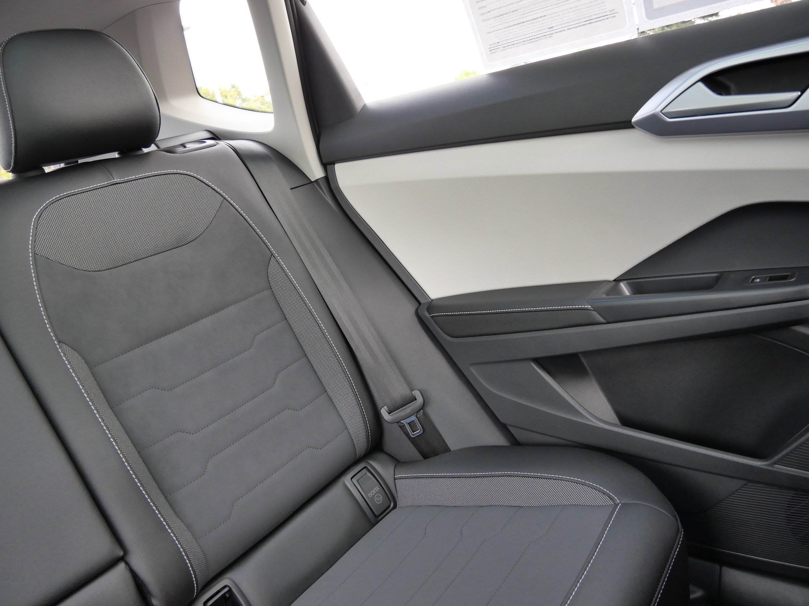 2025 Volkswagen Taos SE photo 12