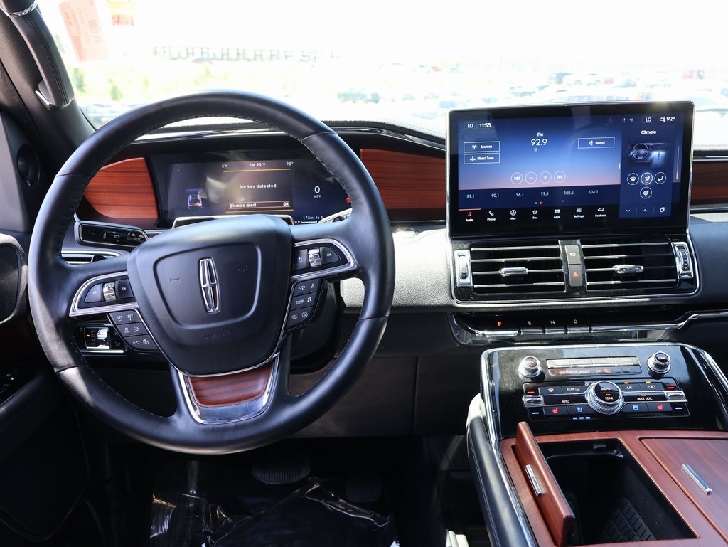 2024 Lincoln Navigator L Standard photo 21