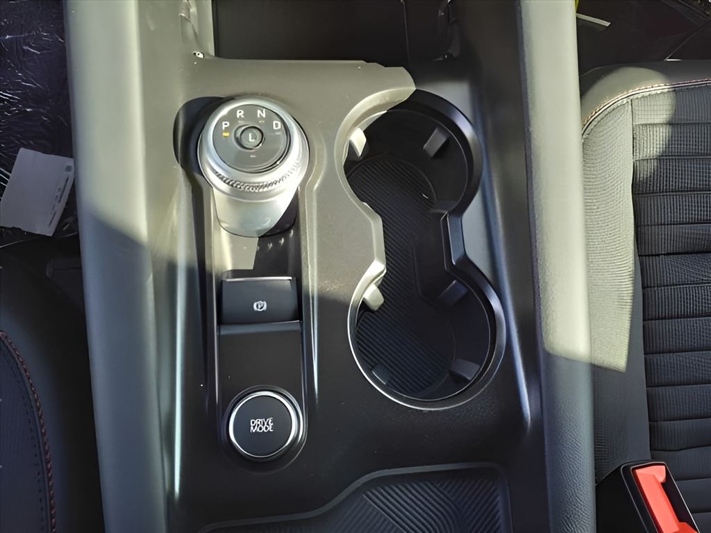 2025 Ford Explorer ST-Line photo 28