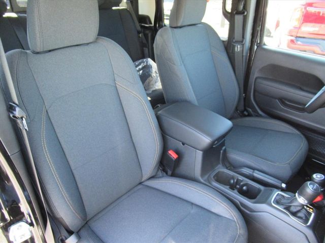 2025 Jeep Gladiator Sport S photo 9