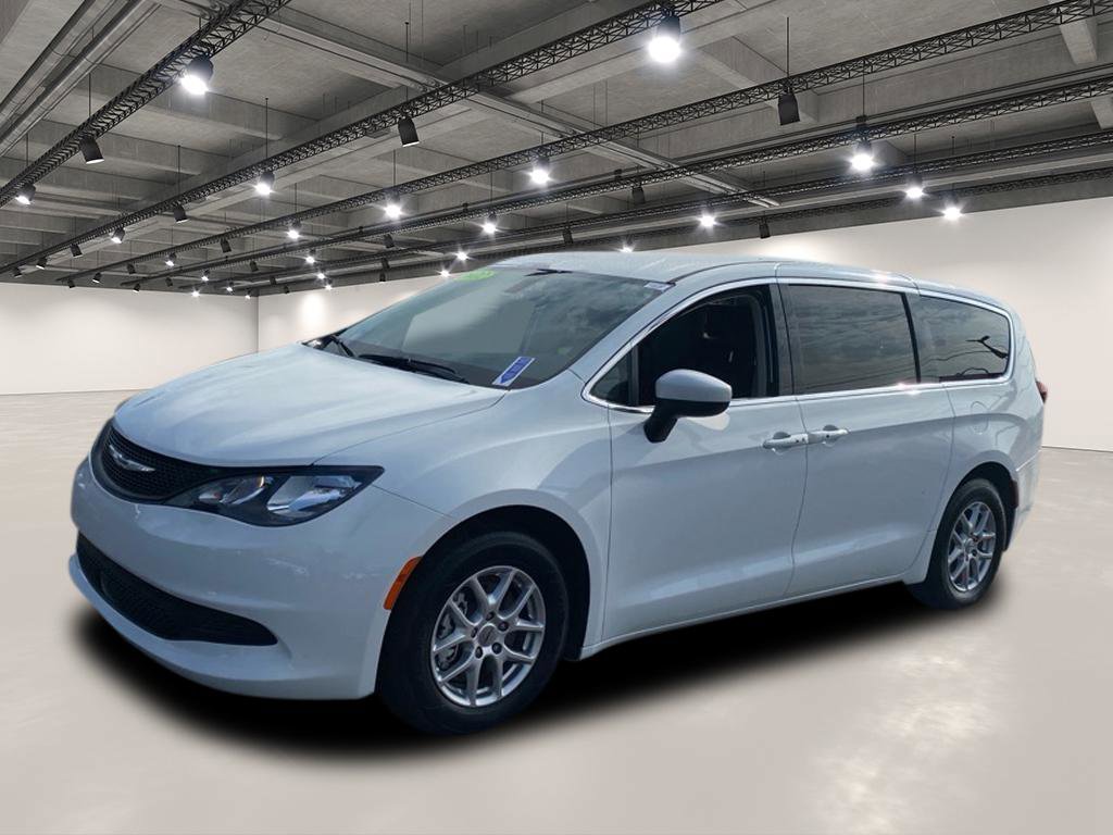 2022 Chrysler Voyager LX photo 3
