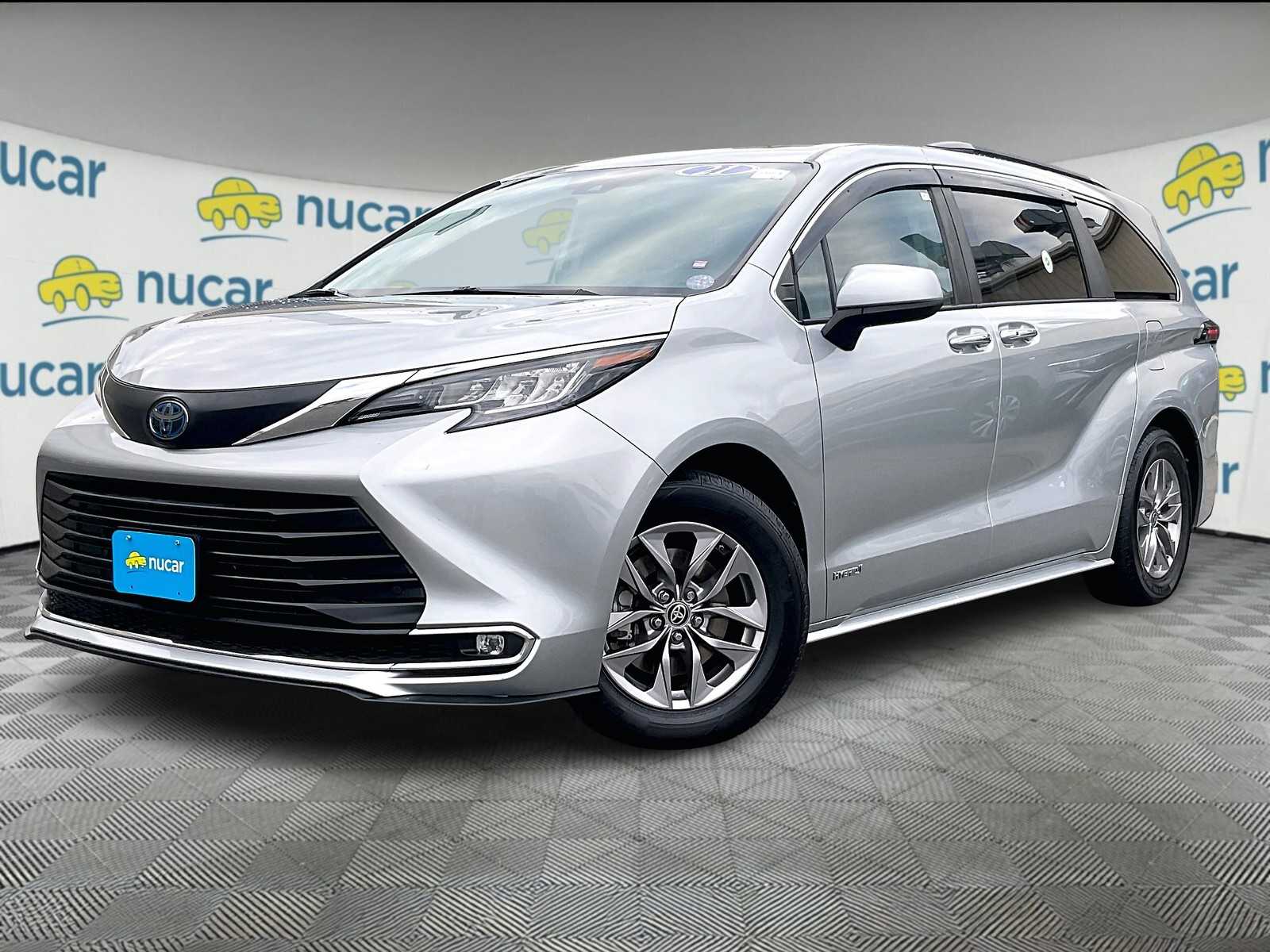 2021 Toyota Sienna XLE photo 3