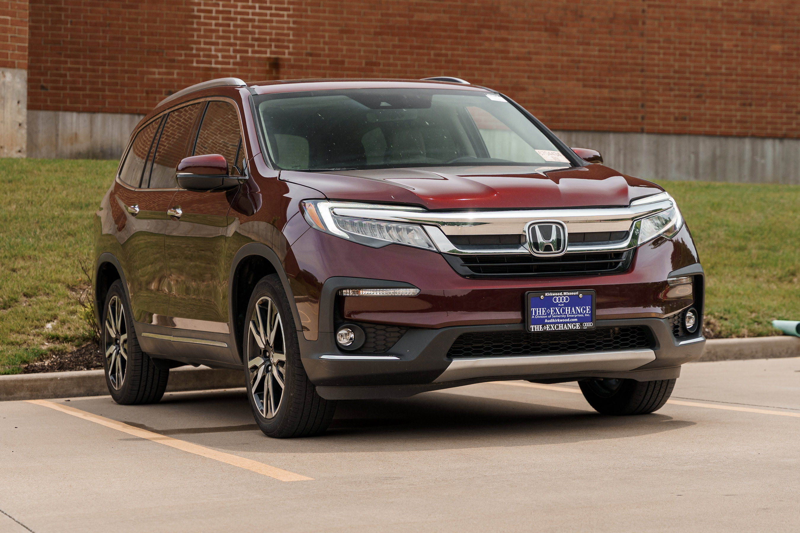 Used 2022 Deep Scarlet Pearl Honda Touring 7-Passenger image 1