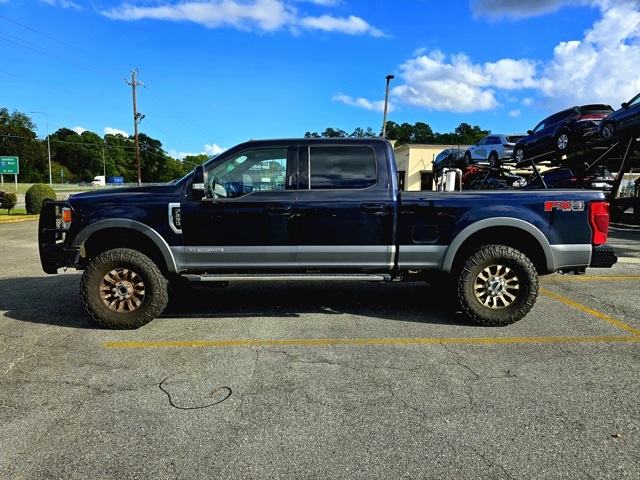 2022 Ford F-250 Lariat photo 2