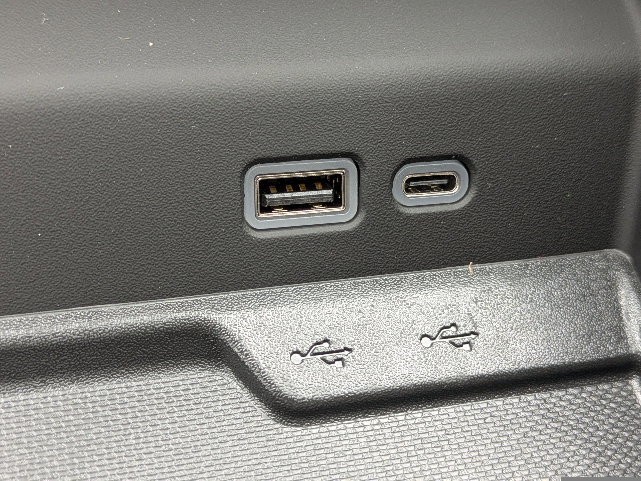 2025 Chevrolet Suburban Premier photo 22