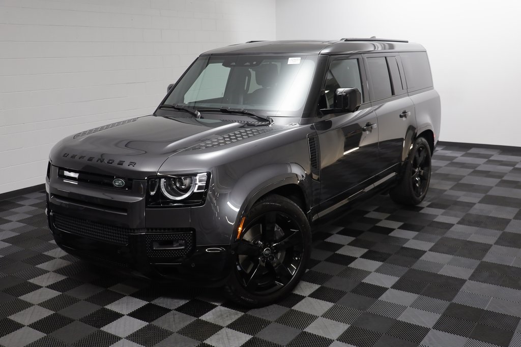 2025 Land Rover Defender 130 X-Dynamic SE photo 2