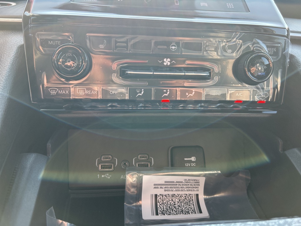 2025 Jeep Grand Cherokee Laredo photo 9