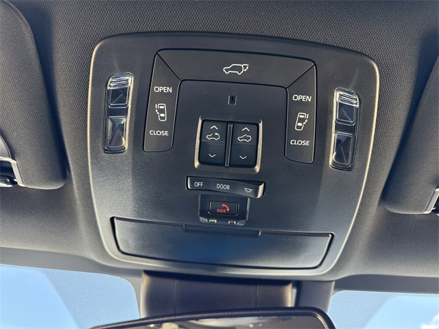 2025 Toyota Sienna Platinum photo 21